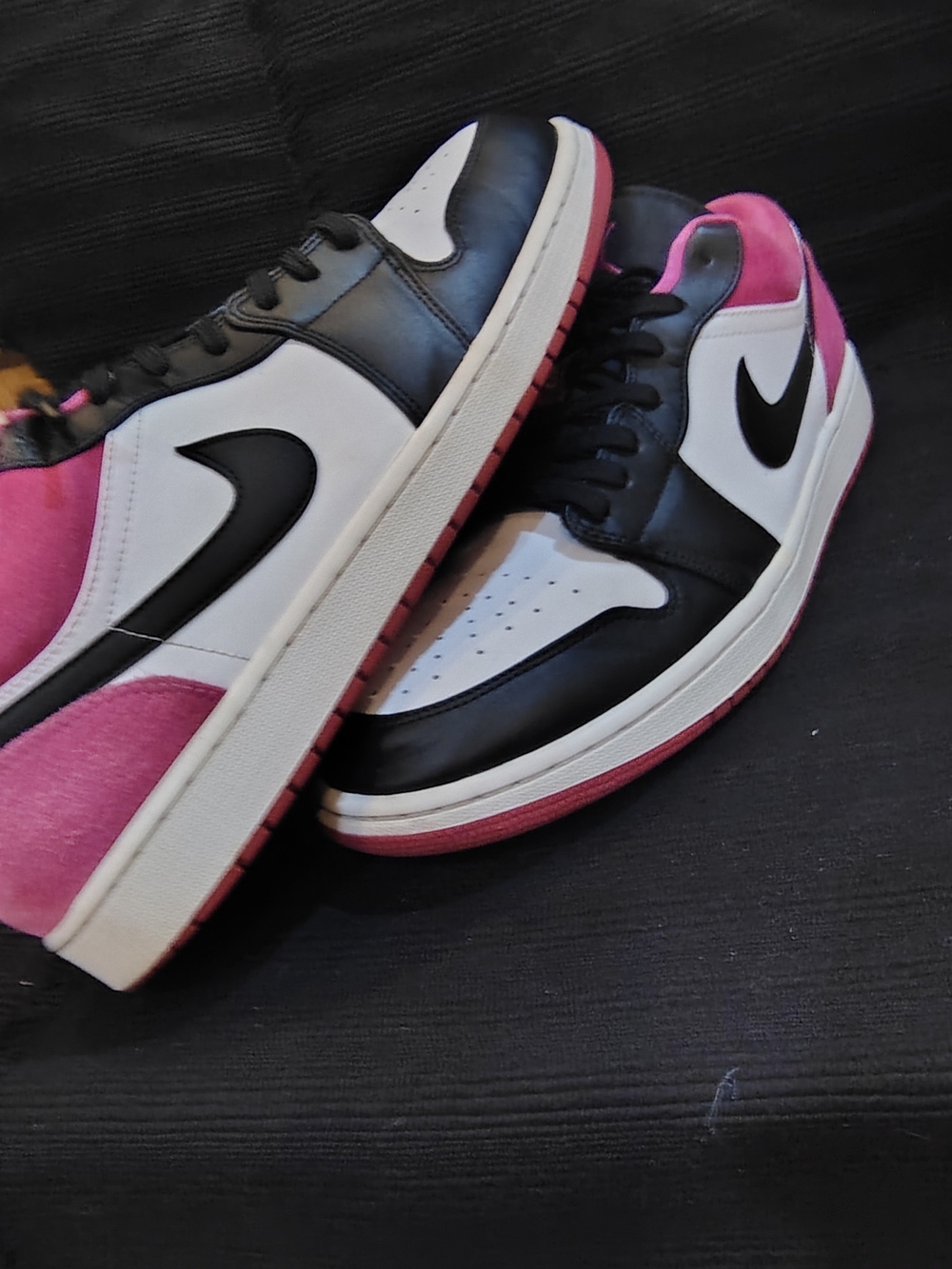 Nike Air Jordan 1 Low SE 'Fuchsia